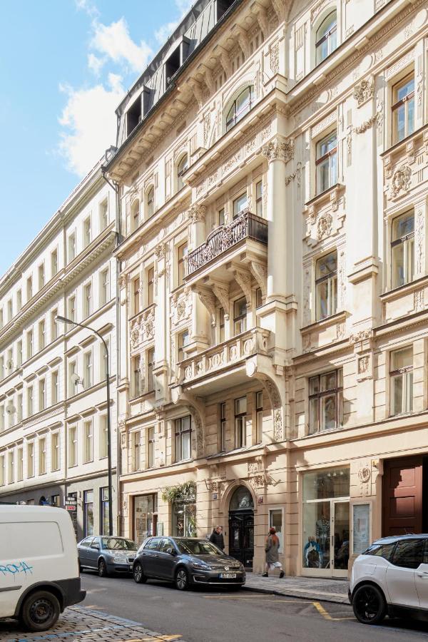 Days - Lavish On Wenceslas Square * Prague